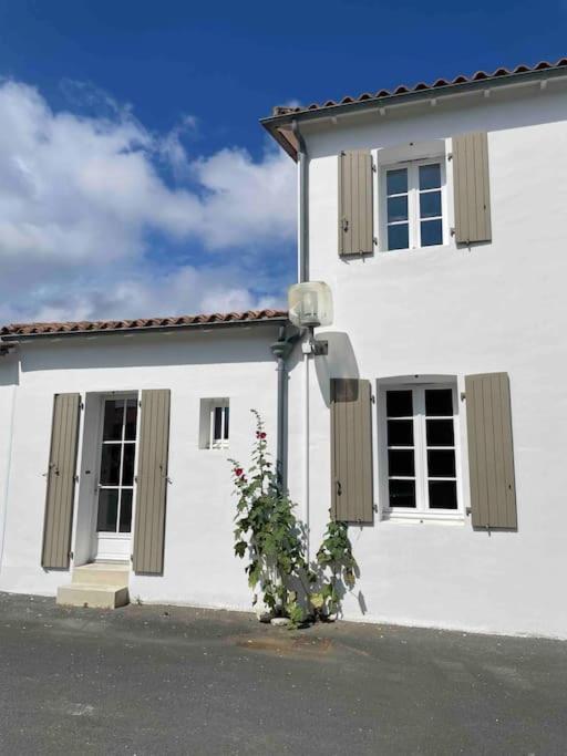 Maison De Vacances La Flotte 00491Ui Exterior photo